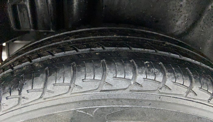 2015 Maruti Swift Dzire ZDI, Diesel, Manual, 31,708 km, Right Rear Tyre Tread