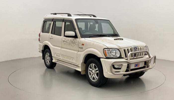 2014 Mahindra Scorpio VLX AIRBAG AT BS IV, Diesel, Automatic, 43,538 km, Right Front Diagonal