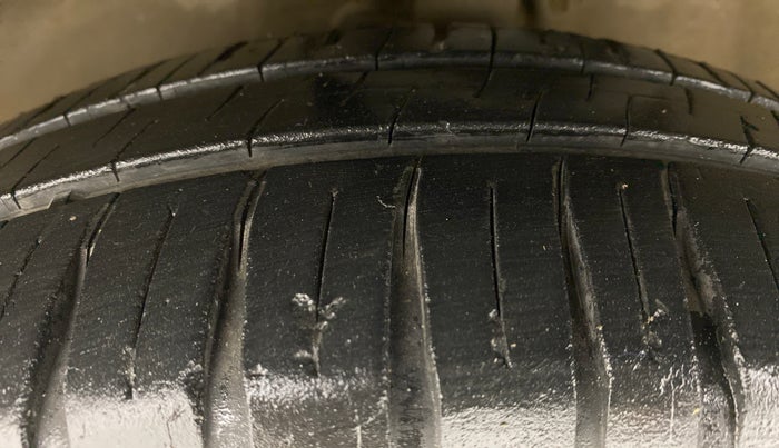 2012 Maruti Ritz VDI, Diesel, Manual, 93,911 km, Left Front Tyre Tread
