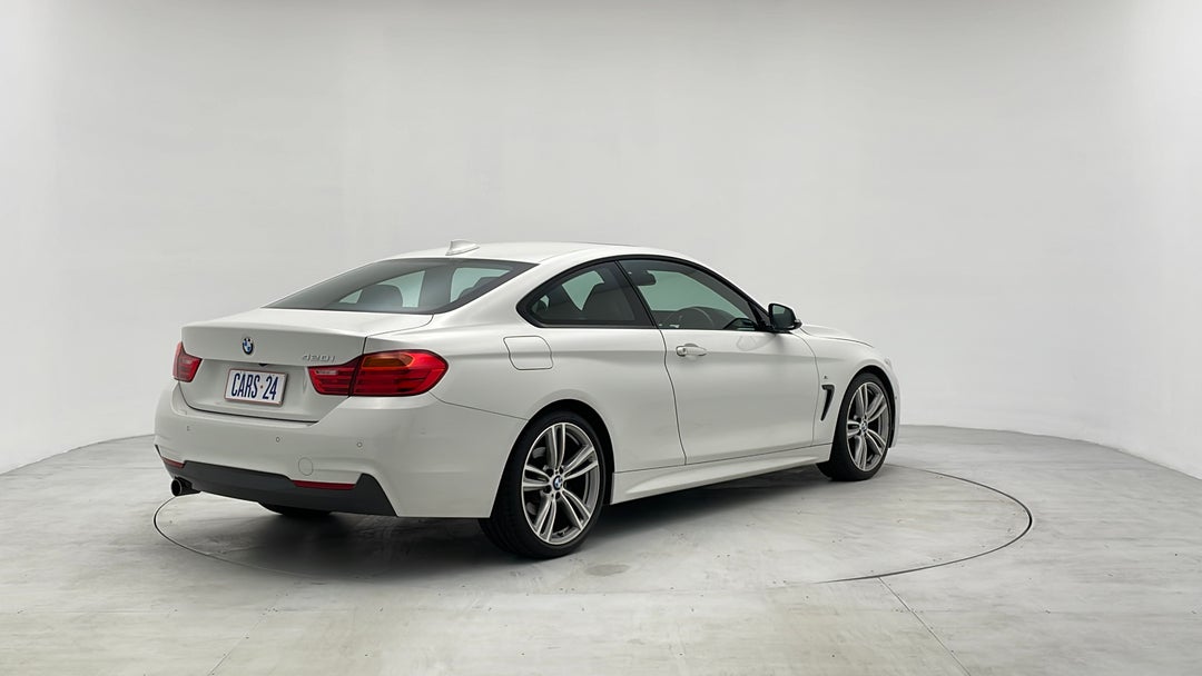 Right Back Diagonal (45- Degree) View