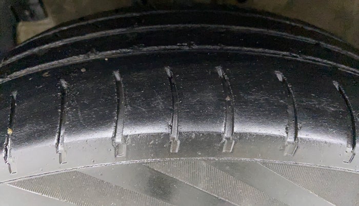 2015 Maruti Swift VDI, Diesel, Manual, 1,43,233 km, Left Front Tyre Tread