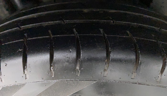 2015 Maruti Swift VDI, Diesel, Manual, 1,43,233 km, Right Rear Tyre Tread