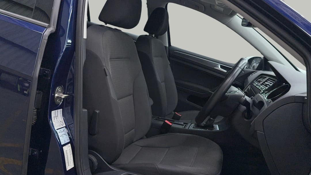 2018 Volkswagen Golf 110 Tsi Comfortline, Automatic, 58246 km, Right Side Front Door Cabin View
