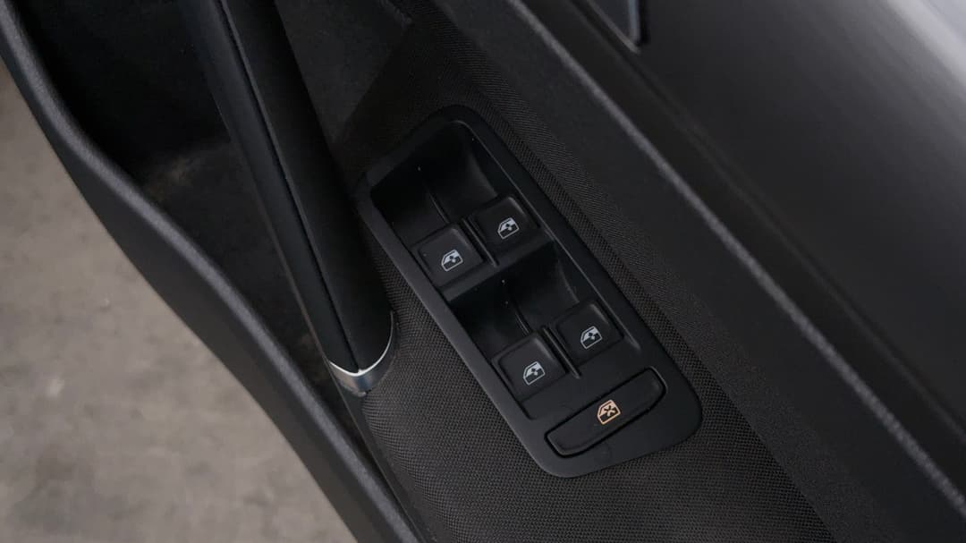 2018 Volkswagen Golf 110 Tsi Comfortline, Automatic, 58246 km, Drivers Side Door Panel Controls