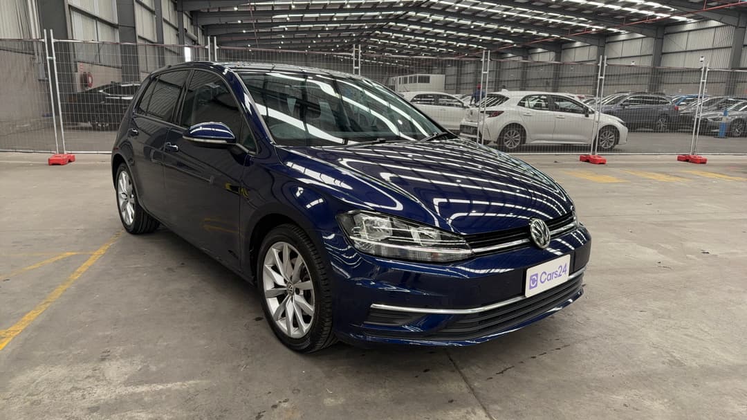 2018 Volkswagen Golf 110 Tsi Comfortline, Automatic, 58246 km, Right Front Diagonal (45- Degree) View