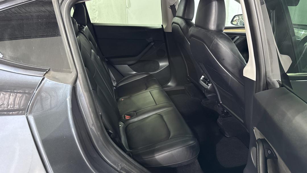 2023 Tesla Model Y Rear-wheel Drive, Automatic, 43984 km, Right Side Rear Door Cabin View