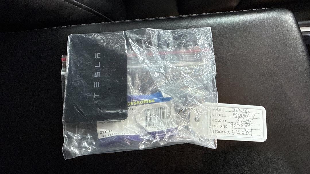 2023 Tesla Model Y Rear-wheel Drive, Automatic, 43984 km, Key Close-up