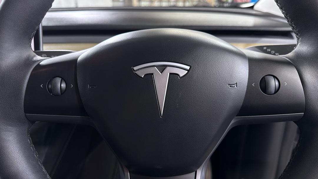 2023 Tesla Model Y Rear-wheel Drive, Automatic, 43984 km, Utility Switches/Buttons