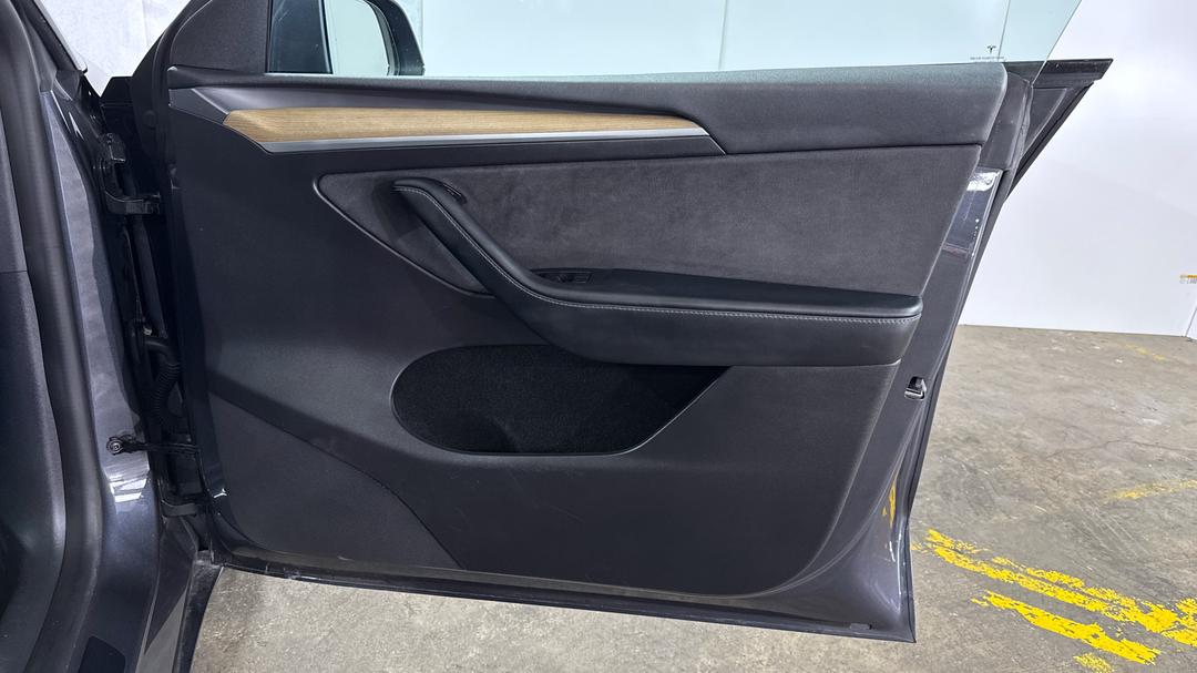 2023 Tesla Model Y Rear-wheel Drive, Automatic, 43984 km, Speaker View