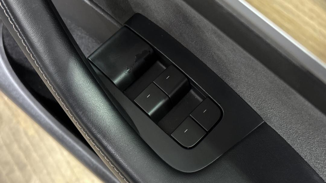 2023 Tesla Model Y Rear-wheel Drive, Automatic, 43984 km, Drivers Side Door Panel Controls