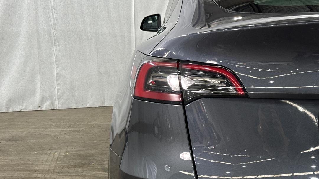2023 Tesla Model Y Rear-wheel Drive, Automatic, 43984 km, Badge (Boot Left Side)