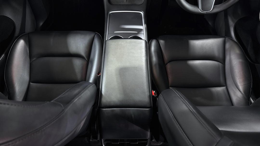 2023 Tesla Model Y Rear-wheel Drive, Automatic, 43984 km, Center Console
