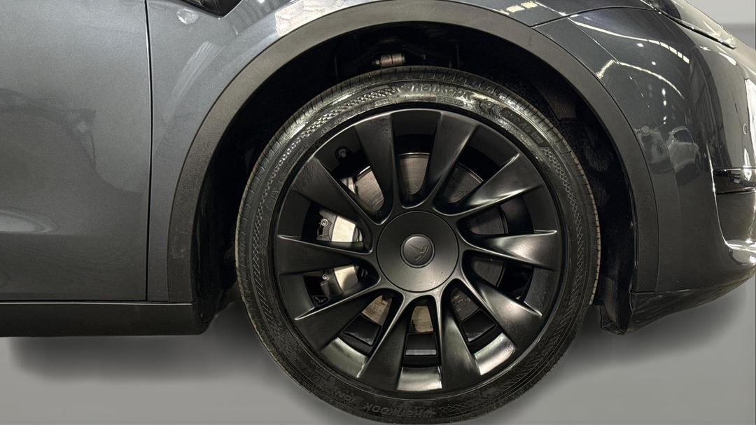 2023 Tesla Model Y Rear-wheel Drive, Automatic, 43984 km, Right Front Wheel