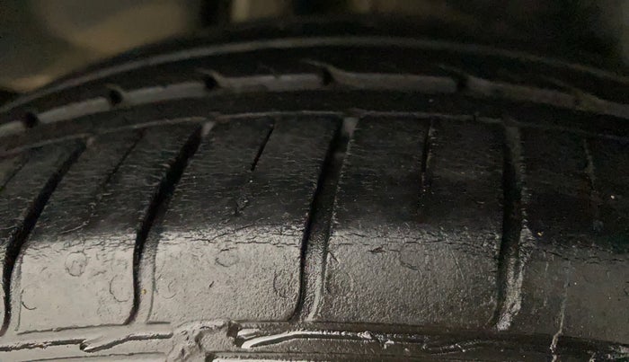2018 Maruti Ciaz SIGMA 1.4 MT PETROL, Petrol, Manual, 51,277 km, Right Rear Tyre Tread