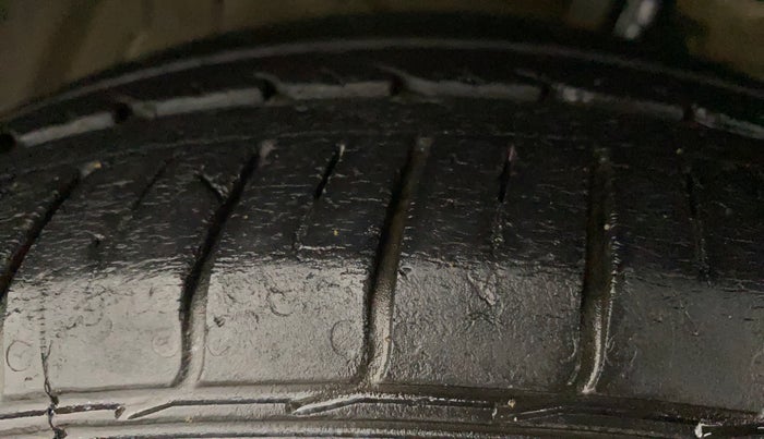 2018 Maruti Ciaz SIGMA 1.4 MT PETROL, Petrol, Manual, 51,277 km, Left Front Tyre Tread