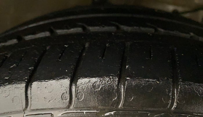 2018 Maruti Ciaz SIGMA 1.4 MT PETROL, Petrol, Manual, 51,277 km, Right Front Tyre Tread