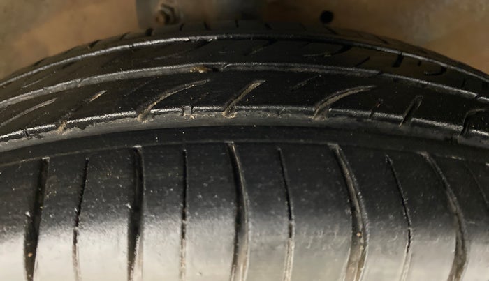 2014 Maruti Celerio VXI d, Petrol, Manual, 91,417 km, Right Front Tyre Tread