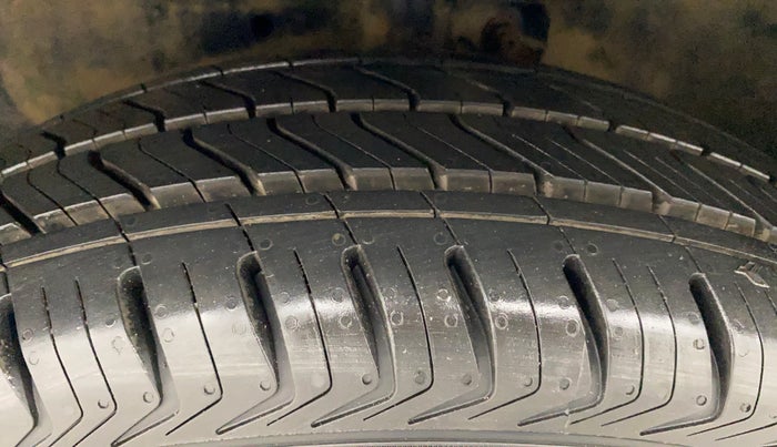 2014 Maruti Celerio VXI AMT, Petrol, Automatic, 54,427 km, Left Front Tyre Tread