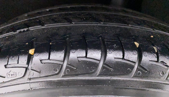 2016 Maruti Baleno DELTA 1.2 K12, Petrol, Manual, 49,301 km, Left Rear Tyre Tread