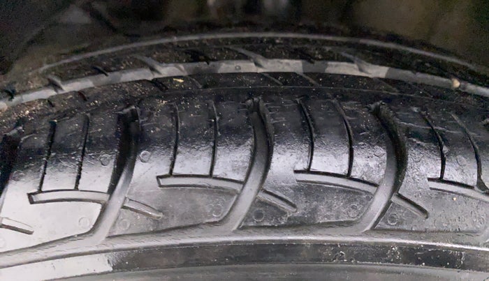 2016 Maruti Baleno DELTA 1.2 K12, Petrol, Manual, 49,301 km, Left Front Tyre Tread