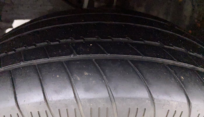 2017 Maruti Baleno DELTA 1.2 K12, Petrol, Manual, 33,092 km, Left Front Tyre Tread