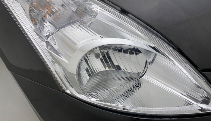 2016 Maruti Swift VXI D, Petrol, Manual, 66,670 km, Right headlight - Headlight not working