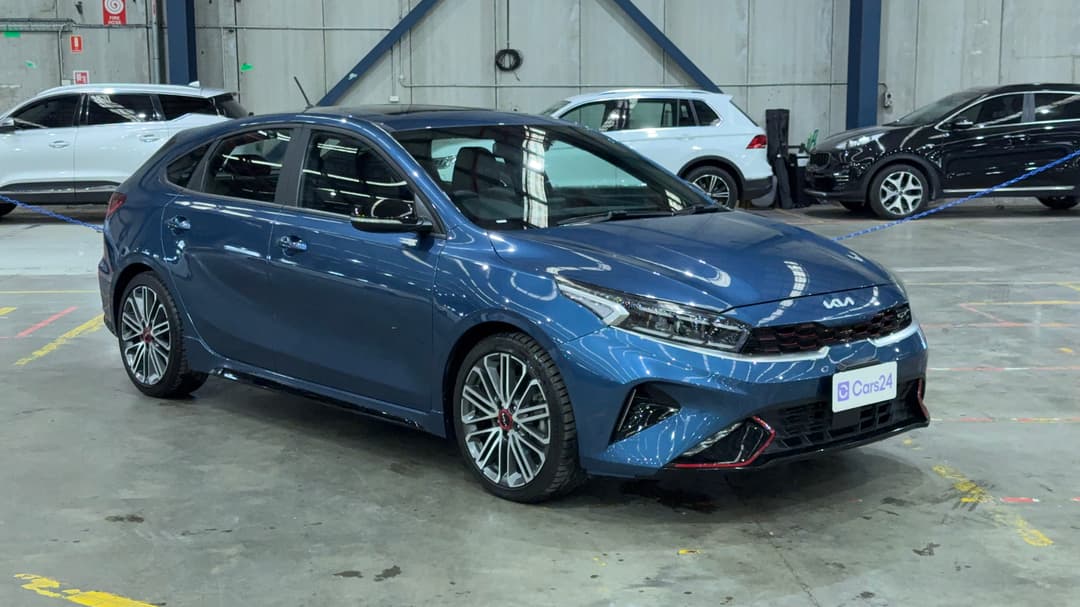 2023 Kia Cerato Gt, Automatic, 37389 km, Right Front Diagonal (45- Degree) View