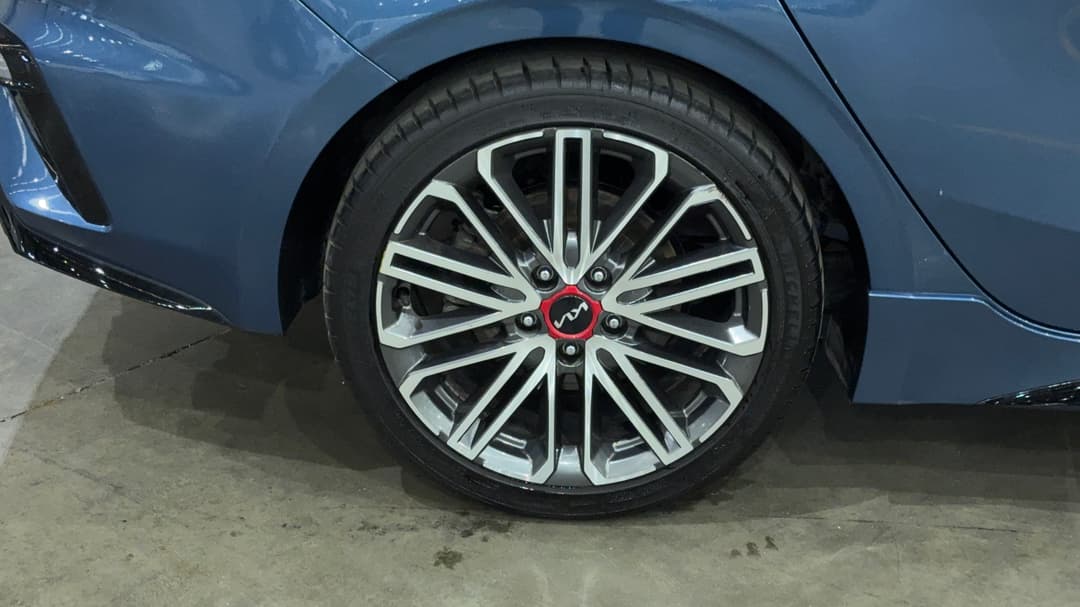 2023 Kia Cerato Gt, Automatic, 37389 km, Right Rear Wheel