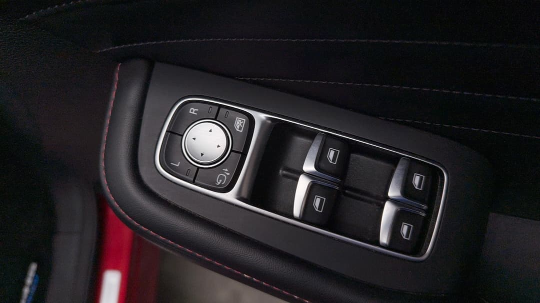 2022 MG HS +ev Phev Essence, Automatic, 34077 km, Drivers Side Door Panel Controls