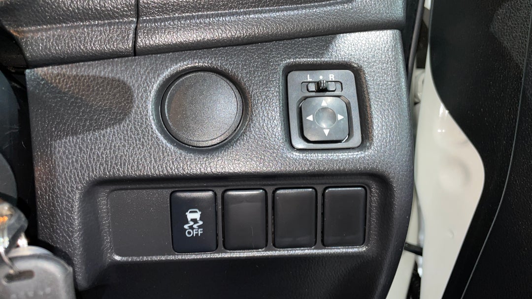 2018 Mitsubishi Triton Glx (4x4), Automatic, 78237 km, Utility Switches/Buttons
