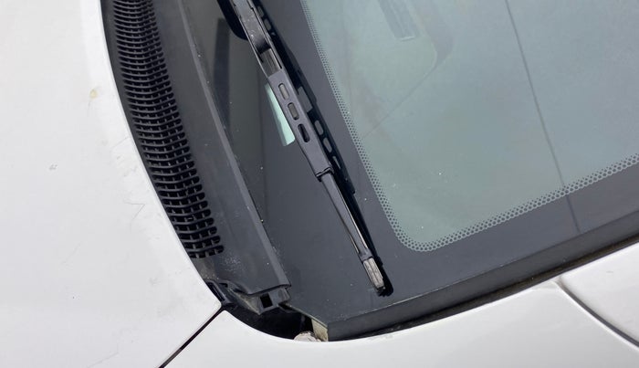 2011 Hyundai i20 SPORTZ 1.2 O, Petrol, Manual, 48,715 km, Bonnet (hood) - Cowl vent panel has minor damage