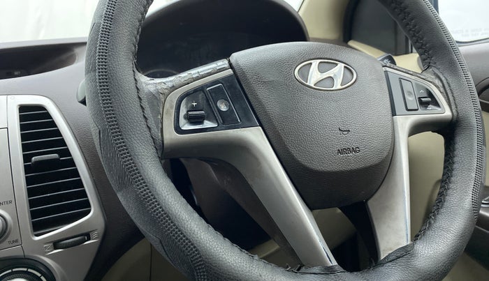 2011 Hyundai i20 SPORTZ 1.2 O, Petrol, Manual, 48,715 km, Steering wheel - Steering cover is minor torn