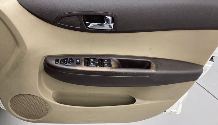 2011 Hyundai i20 SPORTZ 1.2 O, Petrol, Manual, 48,715 km, Driver Side Door Panels Control