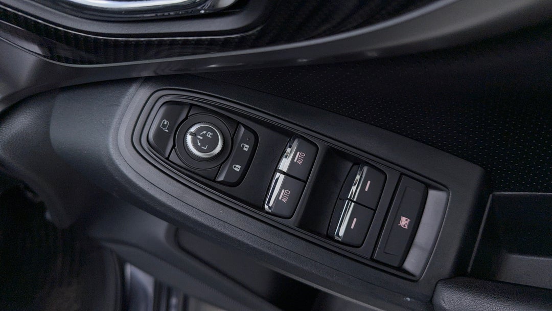 2017 Subaru Impreza 2.0i-s (awd), Automatic, 136134 km, Drivers Side Door Panel Controls