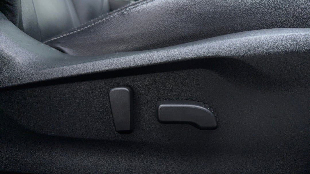 2017 Subaru Impreza 2.0i-s (awd), Automatic, 136134 km, Drivers Side Adjustment Panel