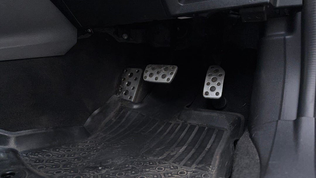 2017 Subaru Impreza 2.0i-s (awd), Automatic, 136134 km, Pedals and Footmat