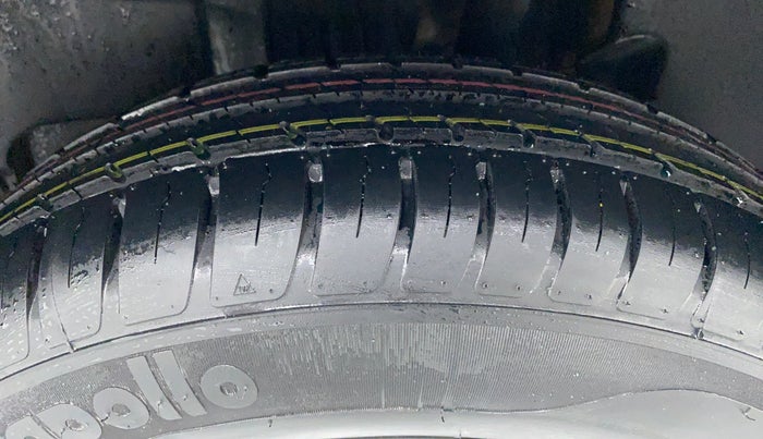 2018 Maruti Swift LXI D, Petrol, Manual, 12,659 km, Left Rear Tyre Tread