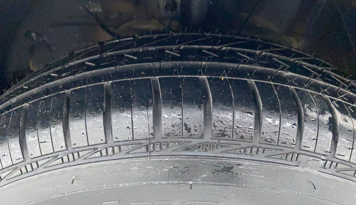 2018 Maruti Swift LXI D, Petrol, Manual, 12,659 km, Left Front Tyre Tread