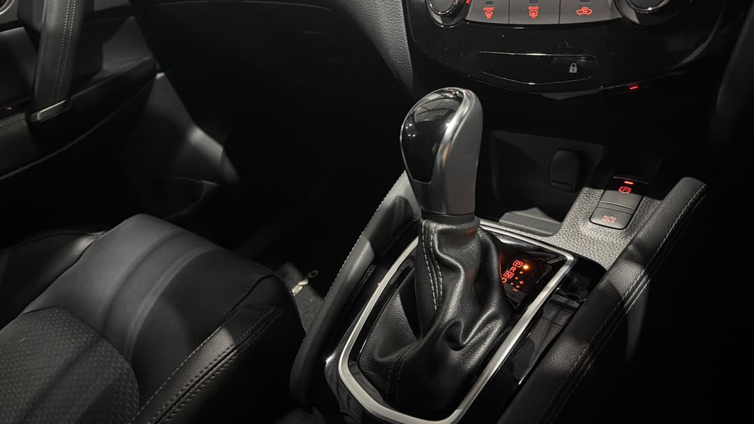 2017 Nissan Qashqai St-l, Automatic, 104027 km, Gear Lever 