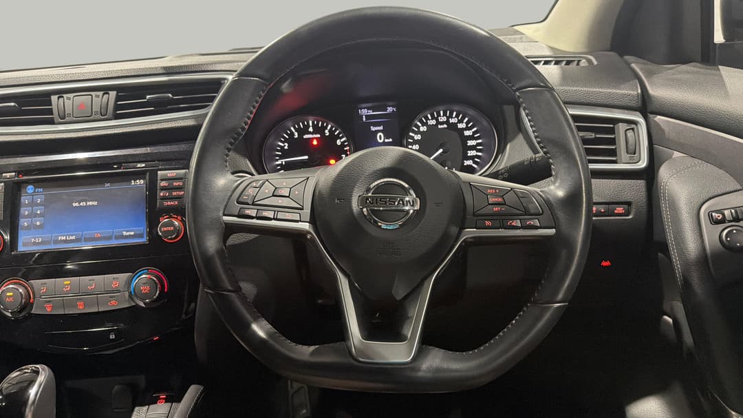 2017 Nissan Qashqai St-l, Automatic, 104027 km, Steering Wheel Close-up