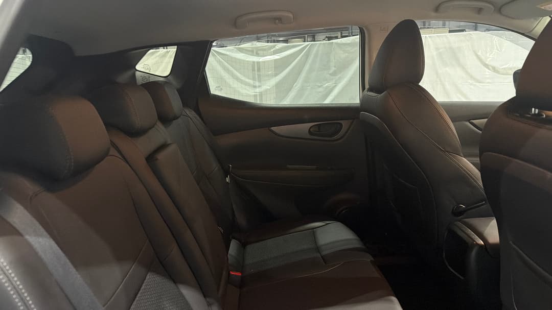 2017 Nissan Qashqai St-l, Automatic, 104027 km, Right Side Rear Door Cabin View