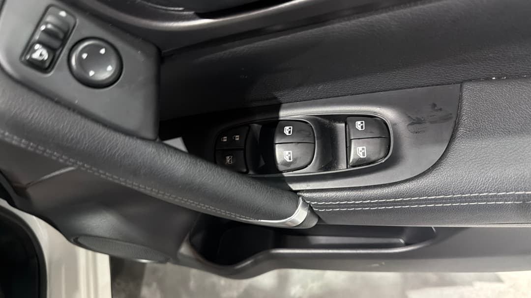 2017 Nissan Qashqai St-l, Automatic, 104027 km, Drivers Side Door Panel Controls