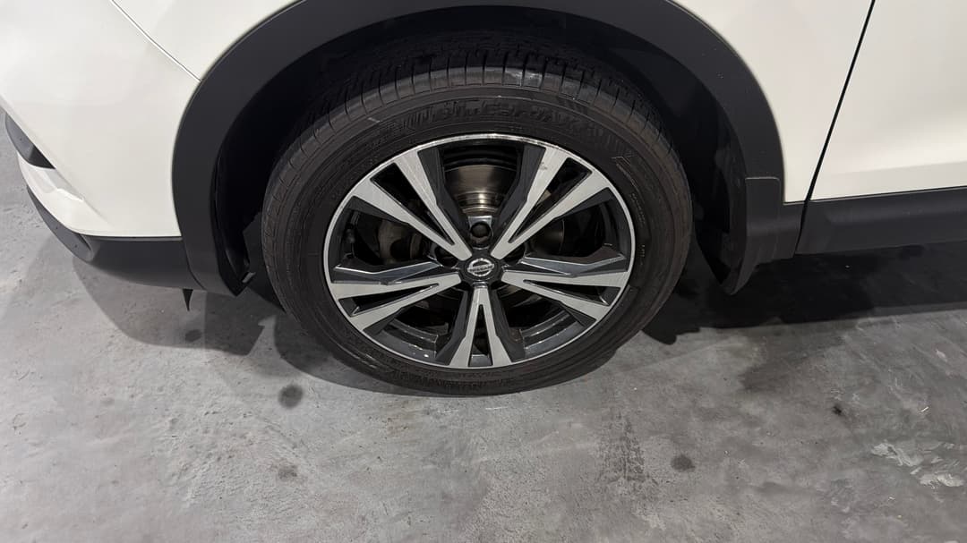 2017 Nissan Qashqai St-l, Automatic, 104027 km, Left Front Wheel