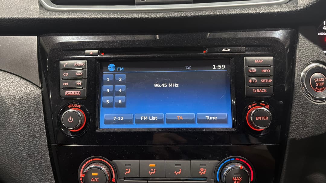 2017 Nissan Qashqai St-l, Automatic, 104027 km, Infotainment System