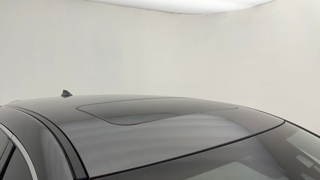 Roof/Sunroof View