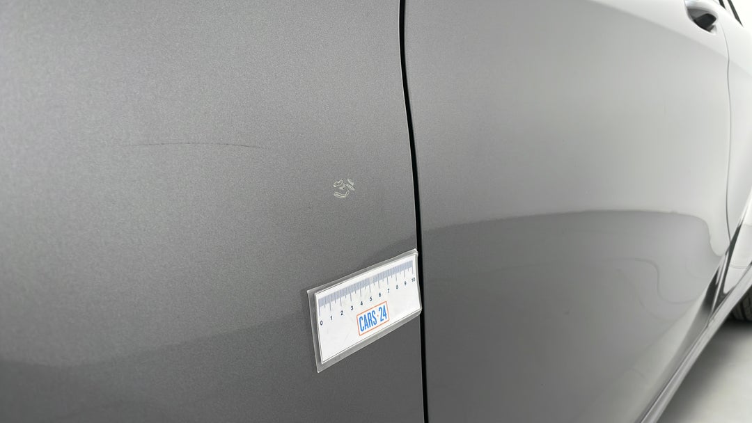 Quarter Panel Front LHS Guard Scratch