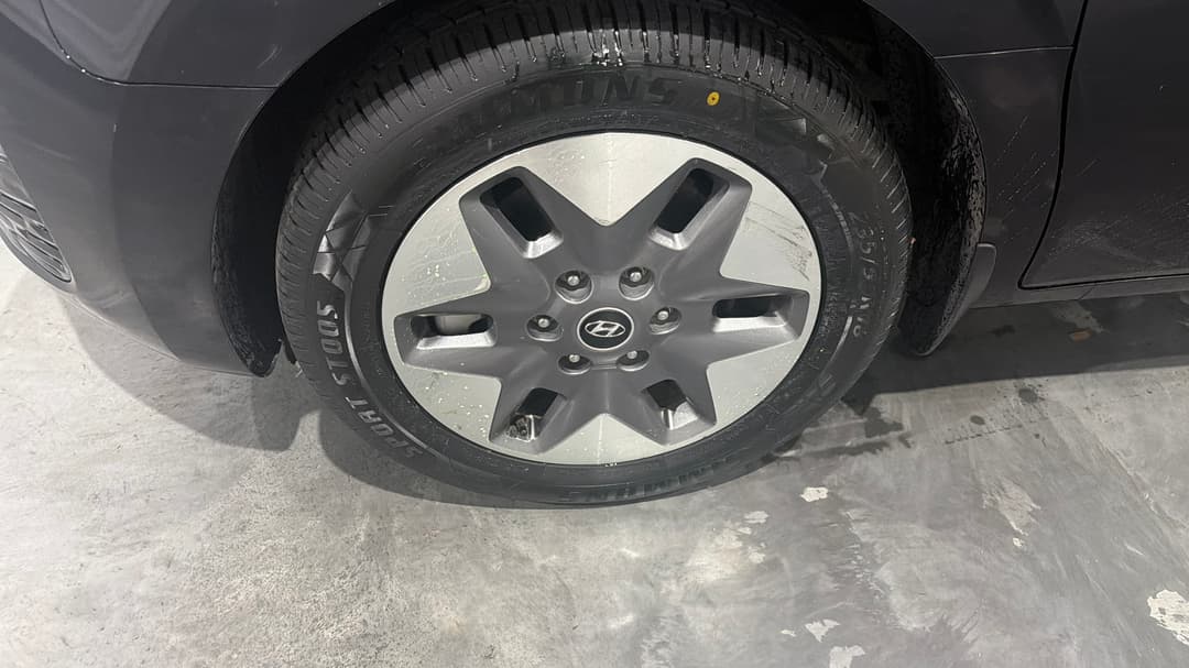 2022 Hyundai Staria Staria, Automatic, 83971 km, Left Front Wheel