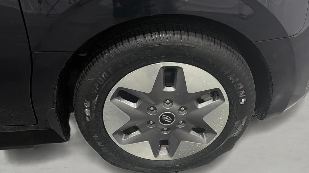 2022 Hyundai Staria Staria, Automatic, 83971 km, Right Front Wheel