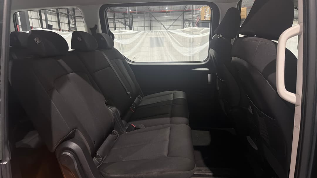 2022 Hyundai Staria Staria, Automatic, 83971 km, Right Side Rear Door Cabin View