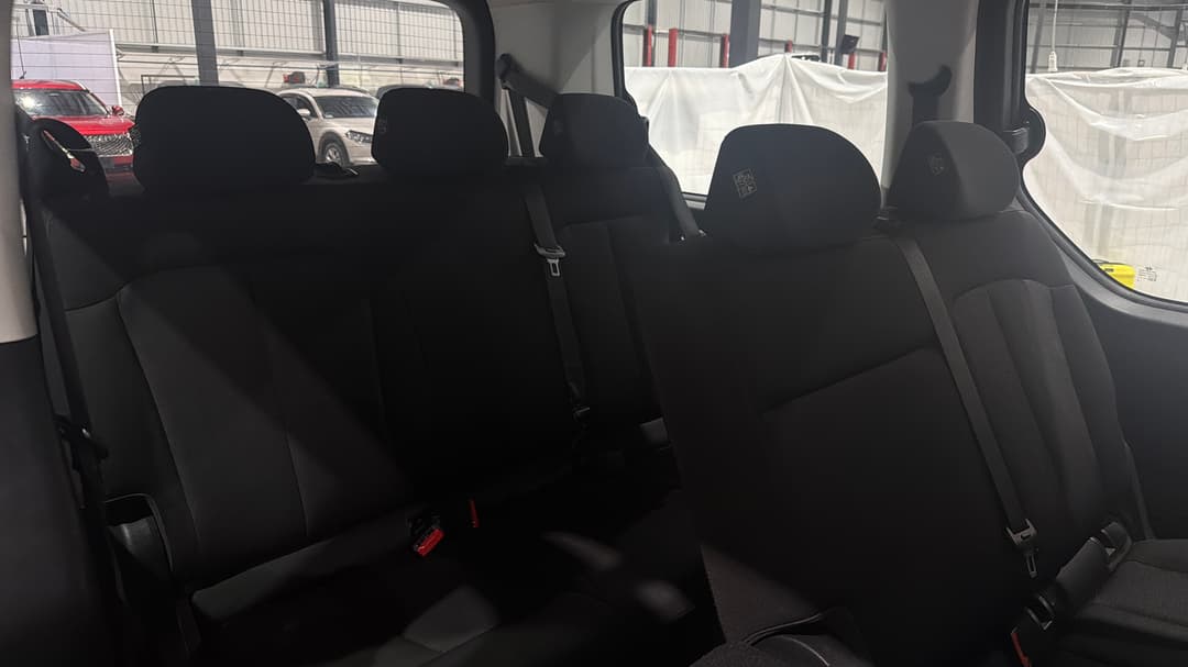 2022 Hyundai Staria Staria, Automatic, 83971 km, Third Row Seats